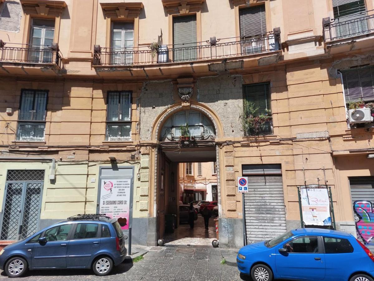 La finestra di fronte Appartamento Napoli Esterno foto