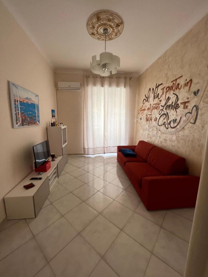 La finestra di fronte Appartamento Napoli Esterno foto